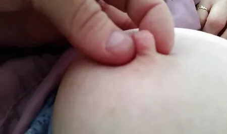 Tuổi thấy âm phim jav nhật bản hộ của mình trước mặt cô bạn trai