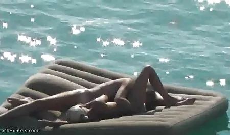 Ngon trẻ con điếm không biết xấu hổ cung cấp một fuck để một chàng trai sex hay nhat ban