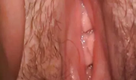 Hai bạn gái trẻ nhiệt tình fuck quý ông trên cùng một pim xet nhat ban chiếc ghế, và mong muốn từ họ
