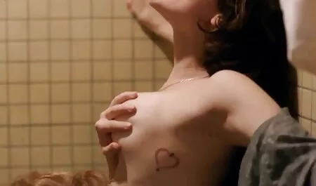 Đôi phim sex nhat ban khong che moi nhat tàn bạo thâm nhập vào tất cả các lỗ của một cô gái