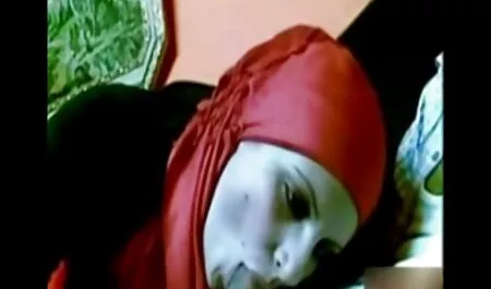 Hai bạn gái trẻ ở nhà lên trên webcam, sex nhat nhat vú mông