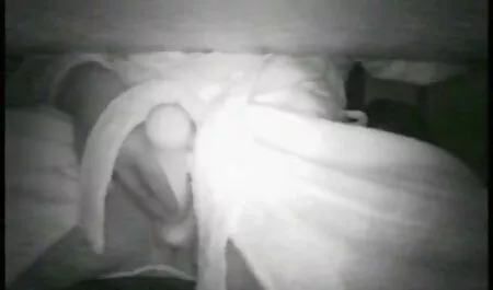 Các cô gái sec nhat moi nhat ' vuốt ve đã bị gián đoạn bởi một lực lưỡng đen