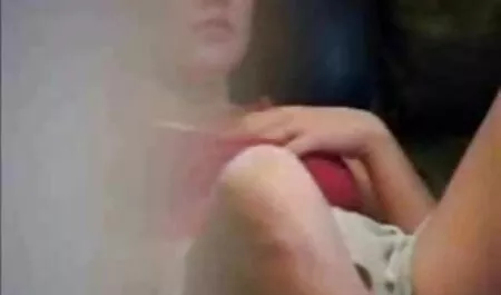 Bà dải đắm và trải dài âm đạo của mình với ngón tay của cô phim sex nhât