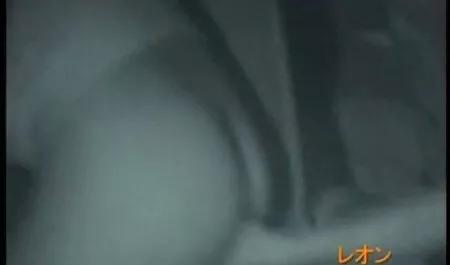 Người phụ nữ trẻ trao mình cho lãng mạn, tình nhat ban sex hay dục